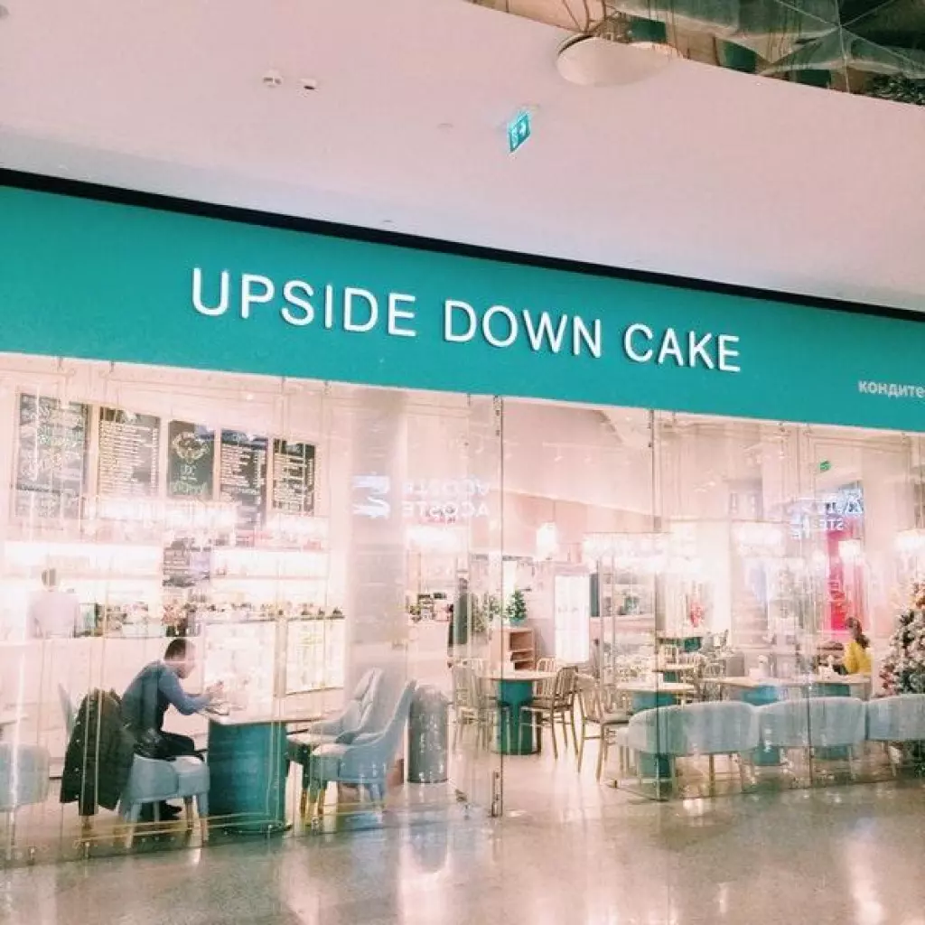 Up down cake. Upside down Cake Москва. Upside down Cake большая Грузинская. Upside down Cake меню. Ресторан upside down Cake & co.