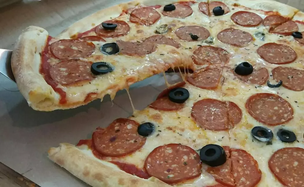 Ковбойская пицца. Пицца по ковбойски. Большая ковбойская пицца. Седло ковбой пицца хорошая пицца. Пицца ковбой