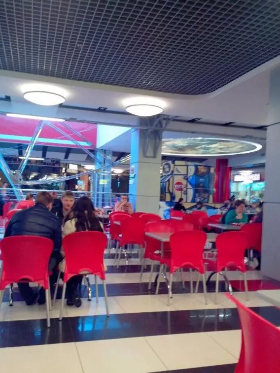 Фудкорт ижевск. Петровский фудкорт. Петровский Ижевск кафе. ТЦ Петровский фуд корт.